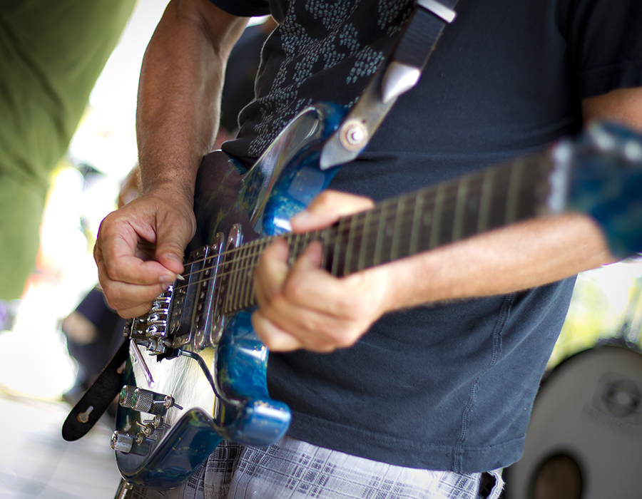 Guitar player at Gilbert's Resort, Key Largo